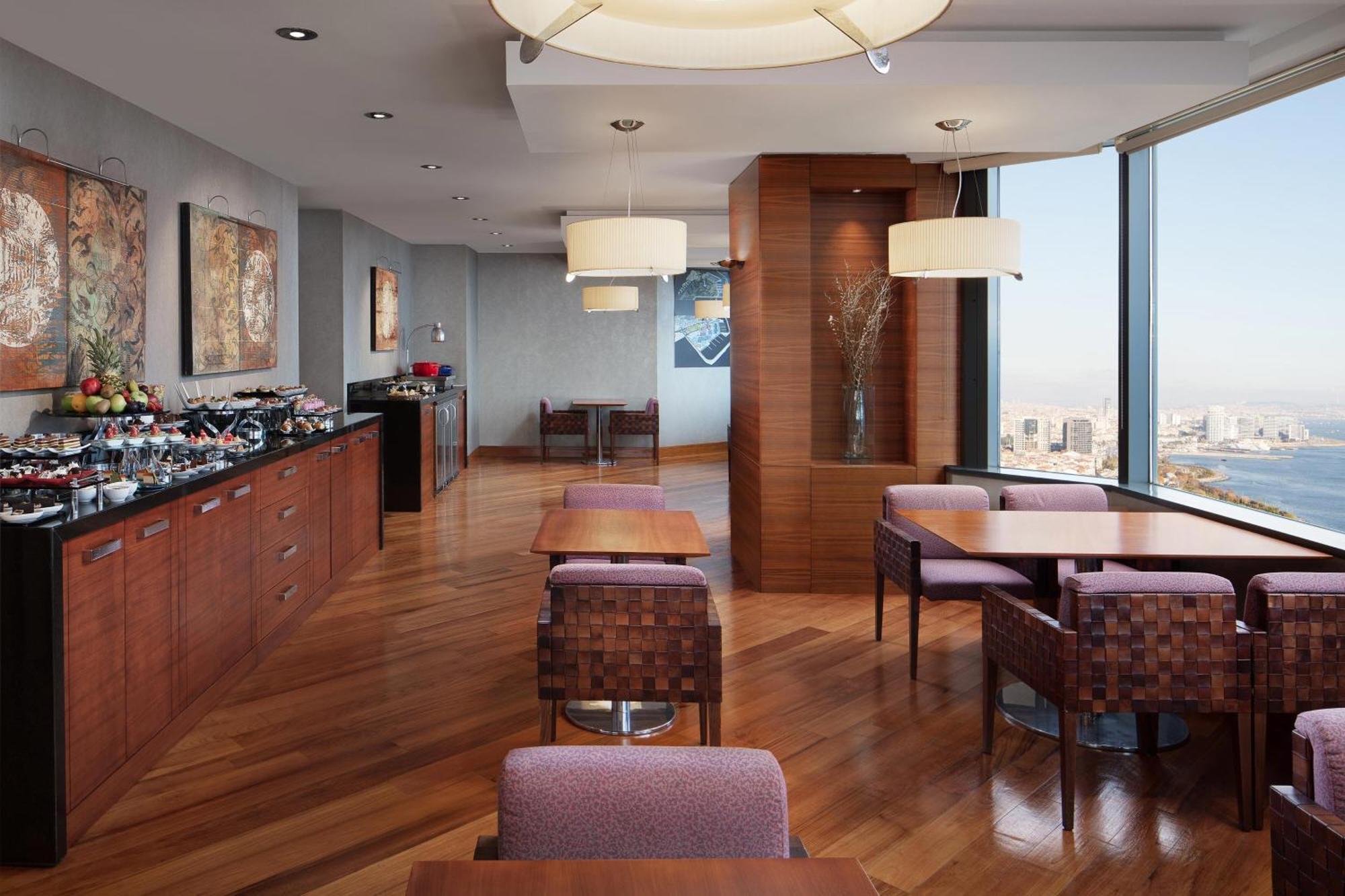 Executive Suite Club Lounge Access Sea View